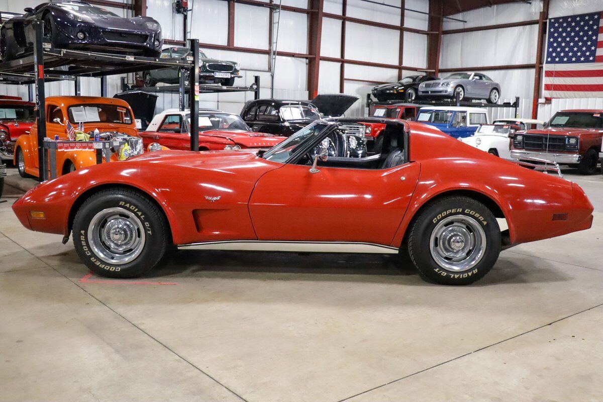 Chevrolet-Corvette-Coupe-1977-Red-Black-82513-3