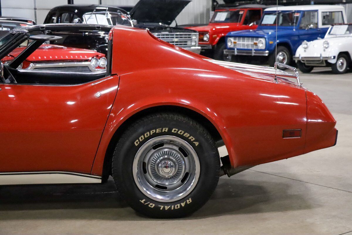 Chevrolet-Corvette-Coupe-1977-Red-Black-82513-4