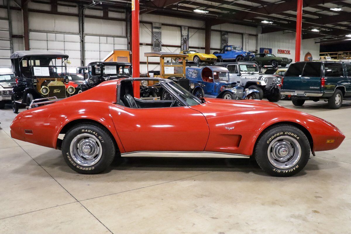 Chevrolet-Corvette-Coupe-1977-Red-Black-82513-9