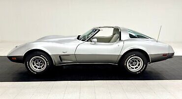 Chevrolet-Corvette-Coupe-1978-2