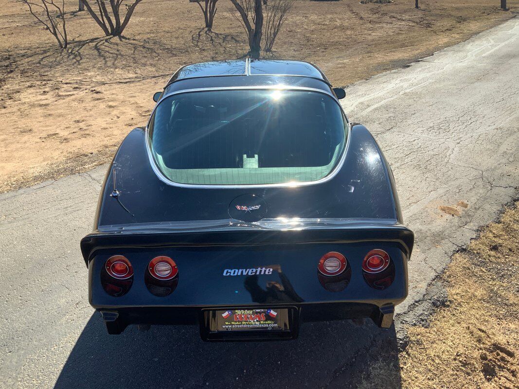 Chevrolet-Corvette-Coupe-1979-Black-Black-25704-4