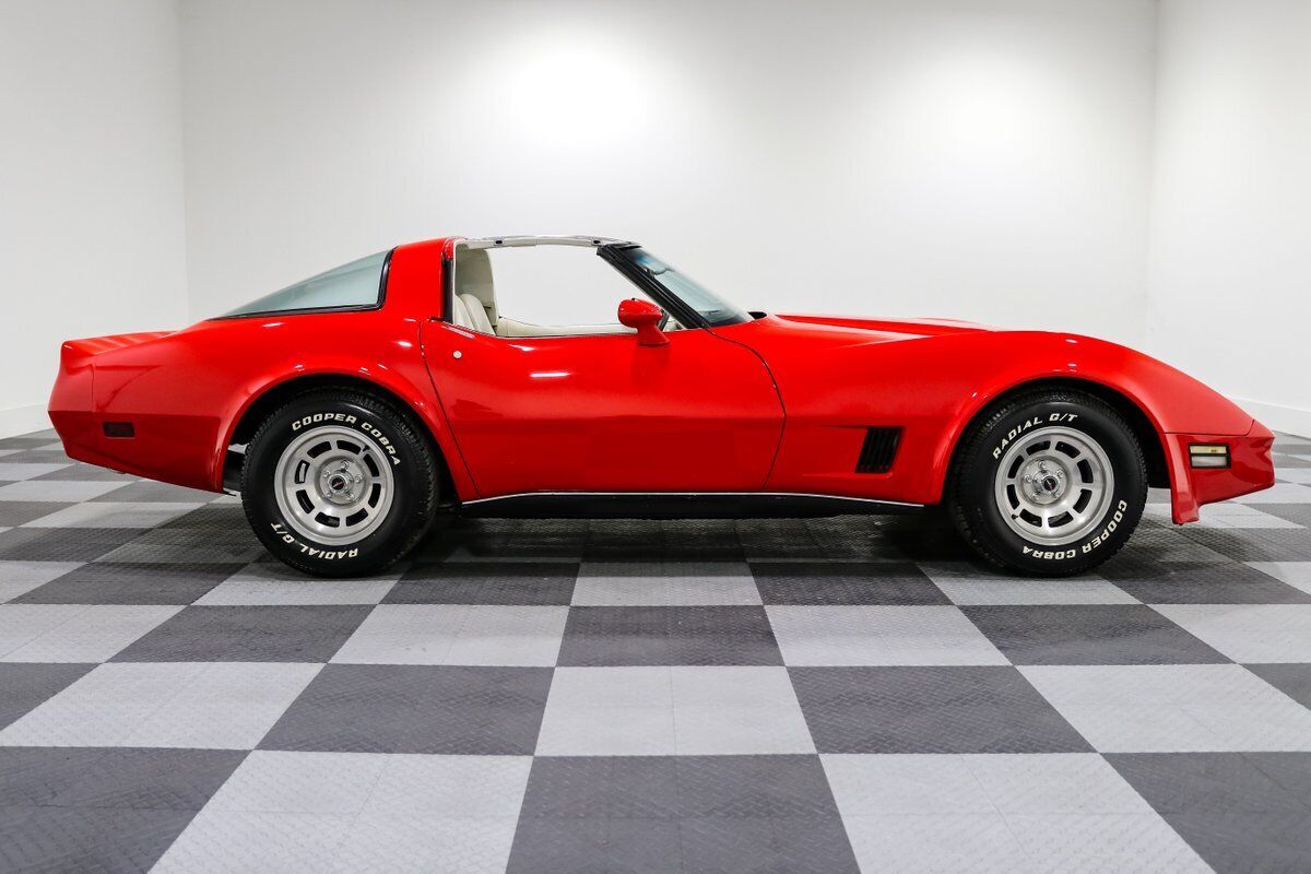 Chevrolet-Corvette-Coupe-1980-11