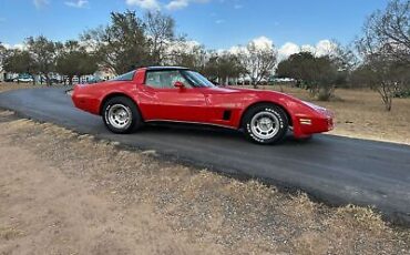 Chevrolet-Corvette-Coupe-1980-2