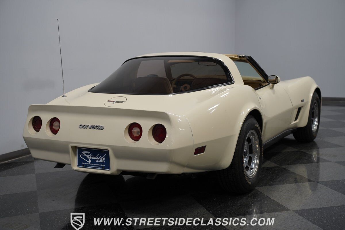 Chevrolet-Corvette-Coupe-1980-Frost-Beige-Tan-131145-10