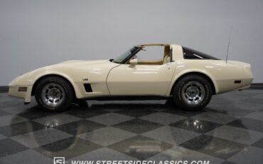 Chevrolet-Corvette-Coupe-1980-Frost-Beige-Tan-131145-2