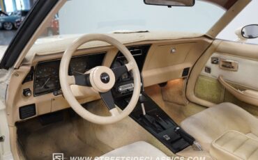 Chevrolet-Corvette-Coupe-1980-Frost-Beige-Tan-131145-4