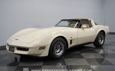 Chevrolet-Corvette-Coupe-1980-Frost-Beige-Tan-131145-5