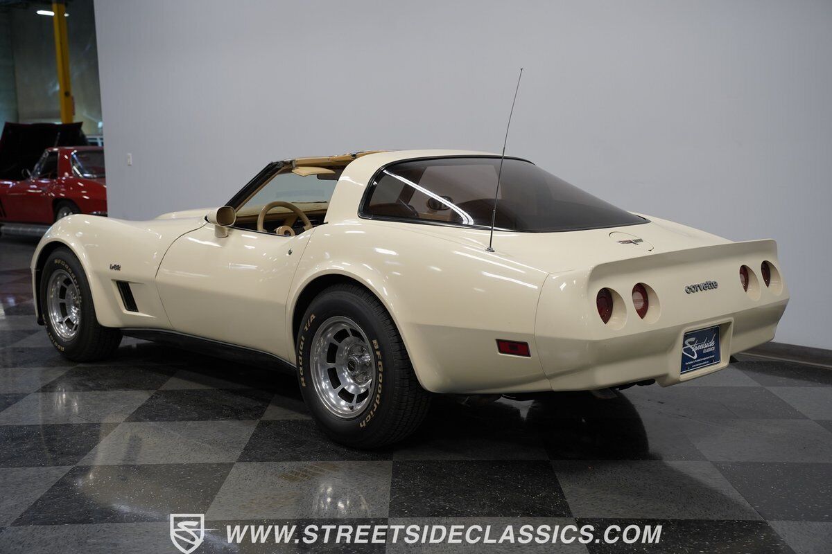 Chevrolet-Corvette-Coupe-1980-Frost-Beige-Tan-131145-7