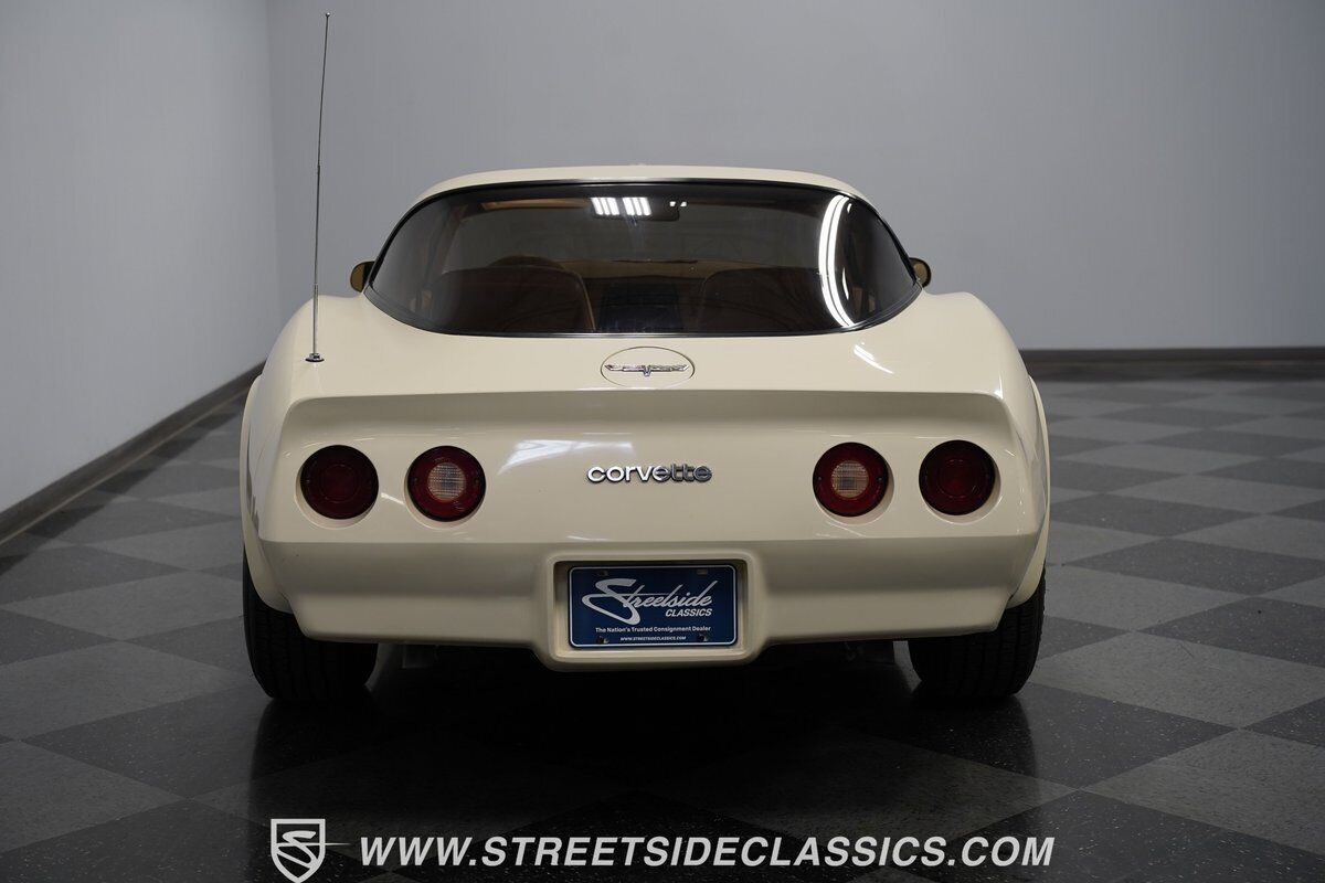 Chevrolet-Corvette-Coupe-1980-Frost-Beige-Tan-131145-9