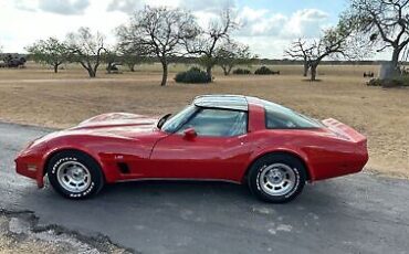 Chevrolet-Corvette-Coupe-1980-Red-White-117643-1