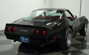 Chevrolet-Corvette-Coupe-1981-10