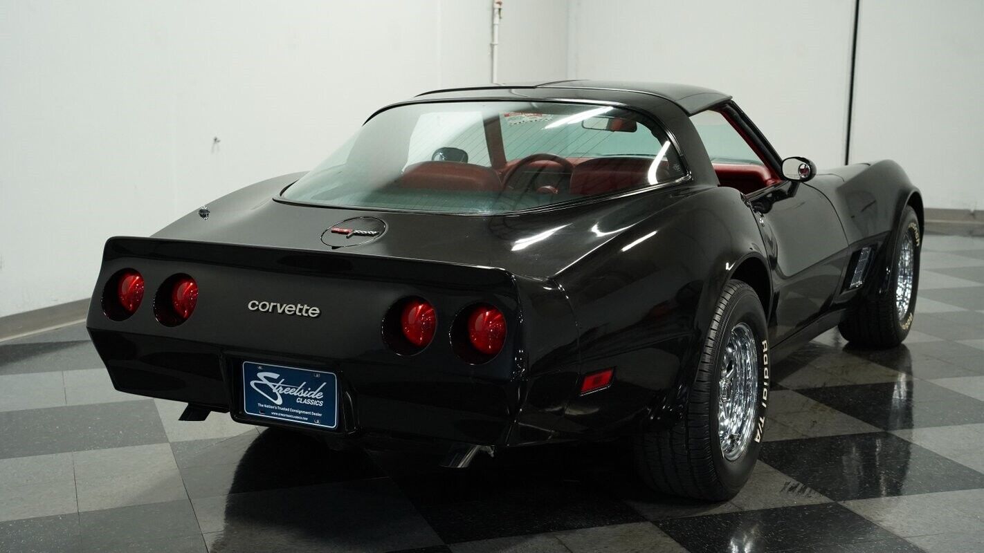 Chevrolet-Corvette-Coupe-1981-10