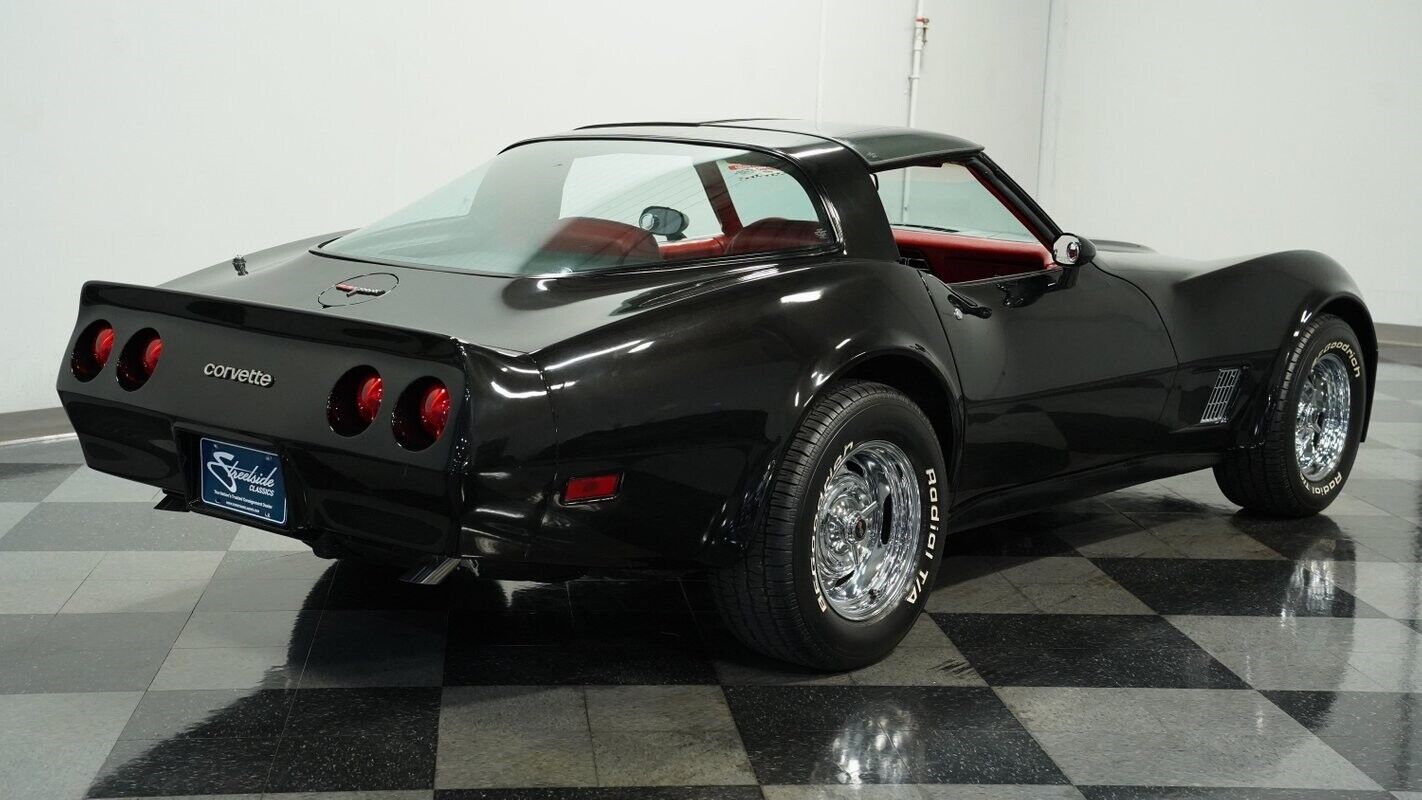 Chevrolet-Corvette-Coupe-1981-11