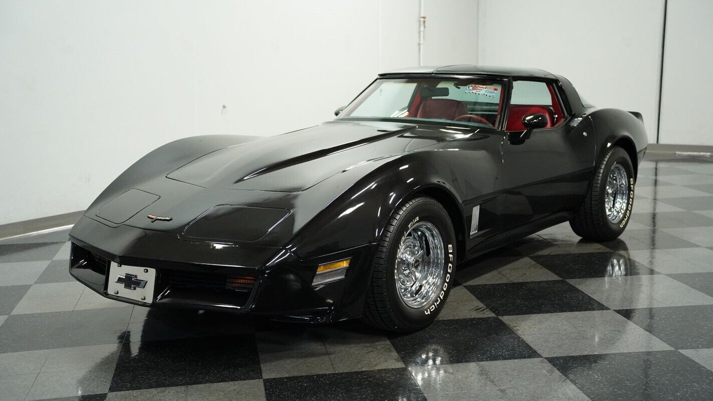 Chevrolet-Corvette-Coupe-1981-5