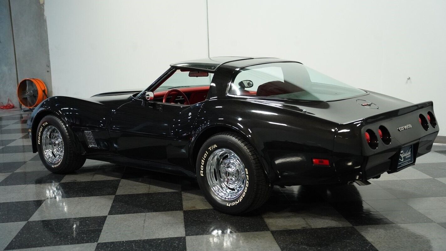 Chevrolet-Corvette-Coupe-1981-7