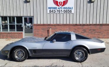 Chevrolet-Corvette-Coupe-1982-1