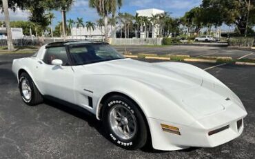 Chevrolet-Corvette-Coupe-1982-1