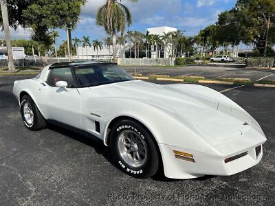 Chevrolet-Corvette-Coupe-1982-1