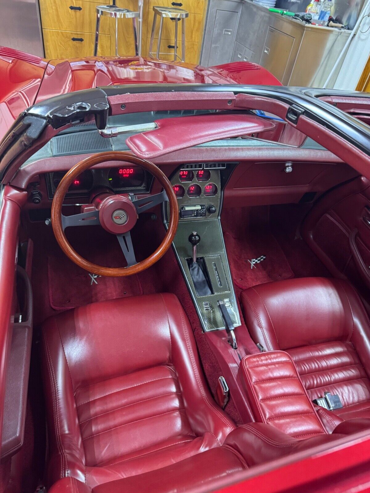 Chevrolet-Corvette-Coupe-1982-11