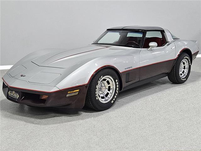 Chevrolet-Corvette-Coupe-1982-2