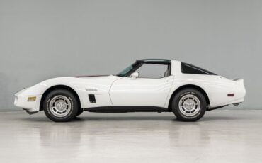 Chevrolet-Corvette-Coupe-1982-2