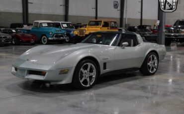 Chevrolet-Corvette-Coupe-1982-2