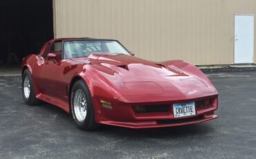 Chevrolet-Corvette-Coupe-1982-2