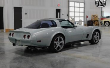 Chevrolet-Corvette-Coupe-1982-4