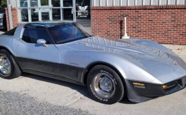 Chevrolet-Corvette-Coupe-1982-6