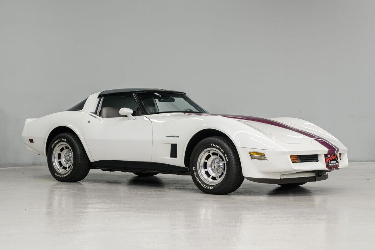 Chevrolet-Corvette-Coupe-1982-8