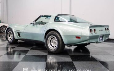 Chevrolet-Corvette-Coupe-1982-Green-Green-82342-7