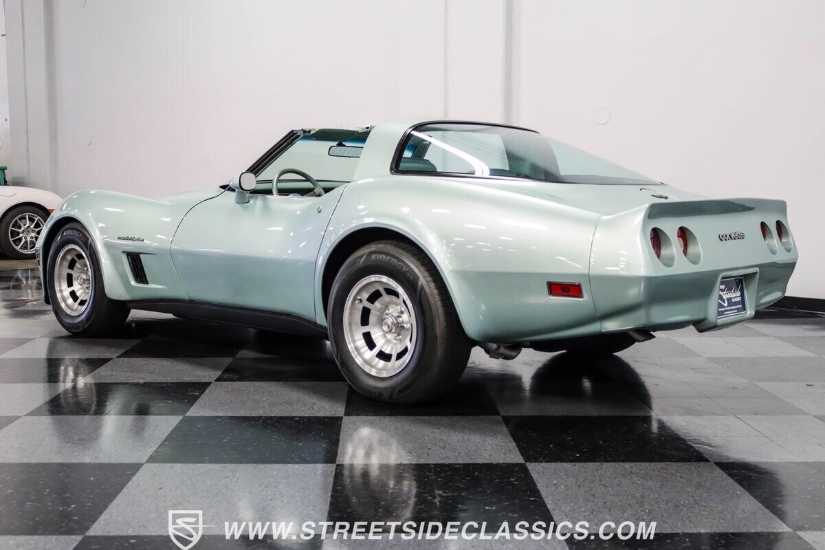 Chevrolet-Corvette-Coupe-1982-Green-Green-82342-7