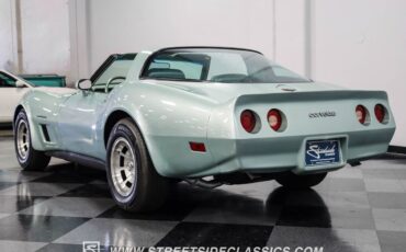 Chevrolet-Corvette-Coupe-1982-Green-Green-82342-9