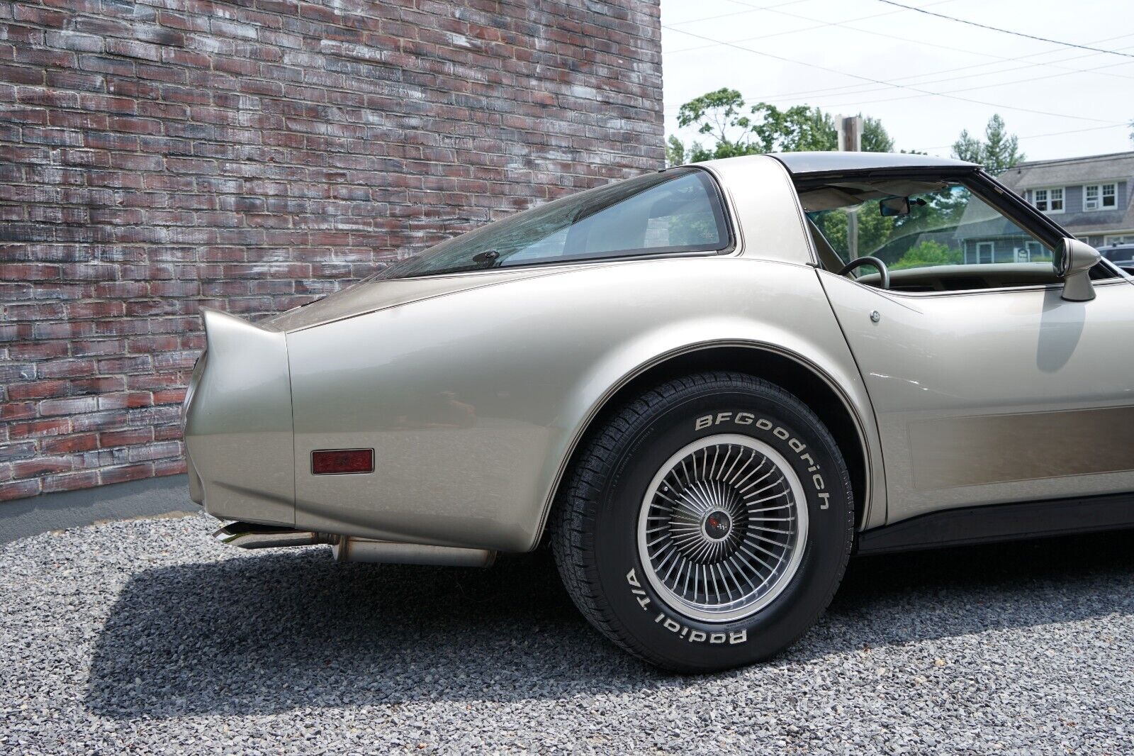 Chevrolet-Corvette-Coupe-1982-Silver-Beige-Metallic-Silver-Beige-35127-31