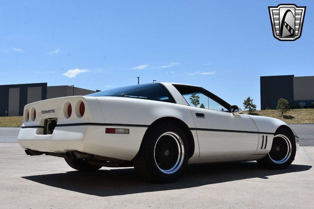 Chevrolet-Corvette-Coupe-1984-White-Gray-122791-6