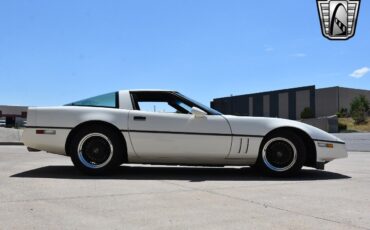 Chevrolet-Corvette-Coupe-1984-White-Gray-122791-7