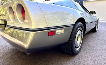 Chevrolet-Corvette-Coupe-1985-32