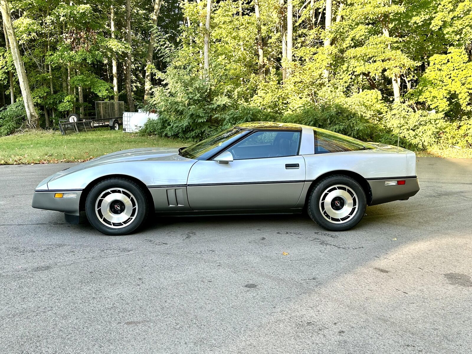 Chevrolet-Corvette-Coupe-1985-9