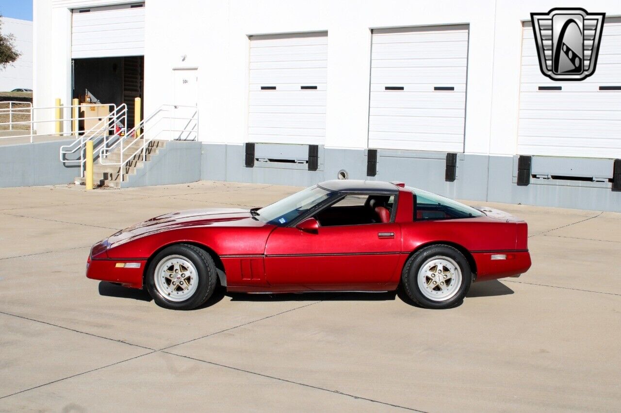 Chevrolet-Corvette-Coupe-1986-Red-Red-259203-3