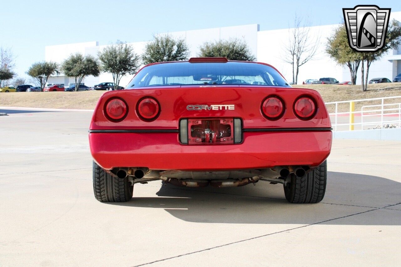 Chevrolet-Corvette-Coupe-1986-Red-Red-259203-5