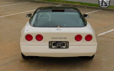 Chevrolet-Corvette-Coupe-1988-10