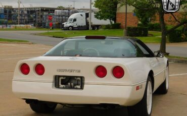 Chevrolet-Corvette-Coupe-1988-11