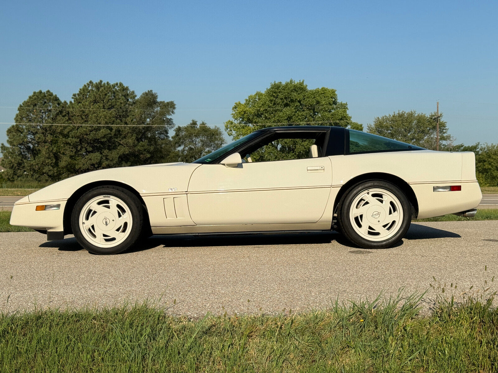 Chevrolet-Corvette-Coupe-1988-9