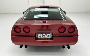 Chevrolet-Corvette-Coupe-1988-Red-Black-145536-3