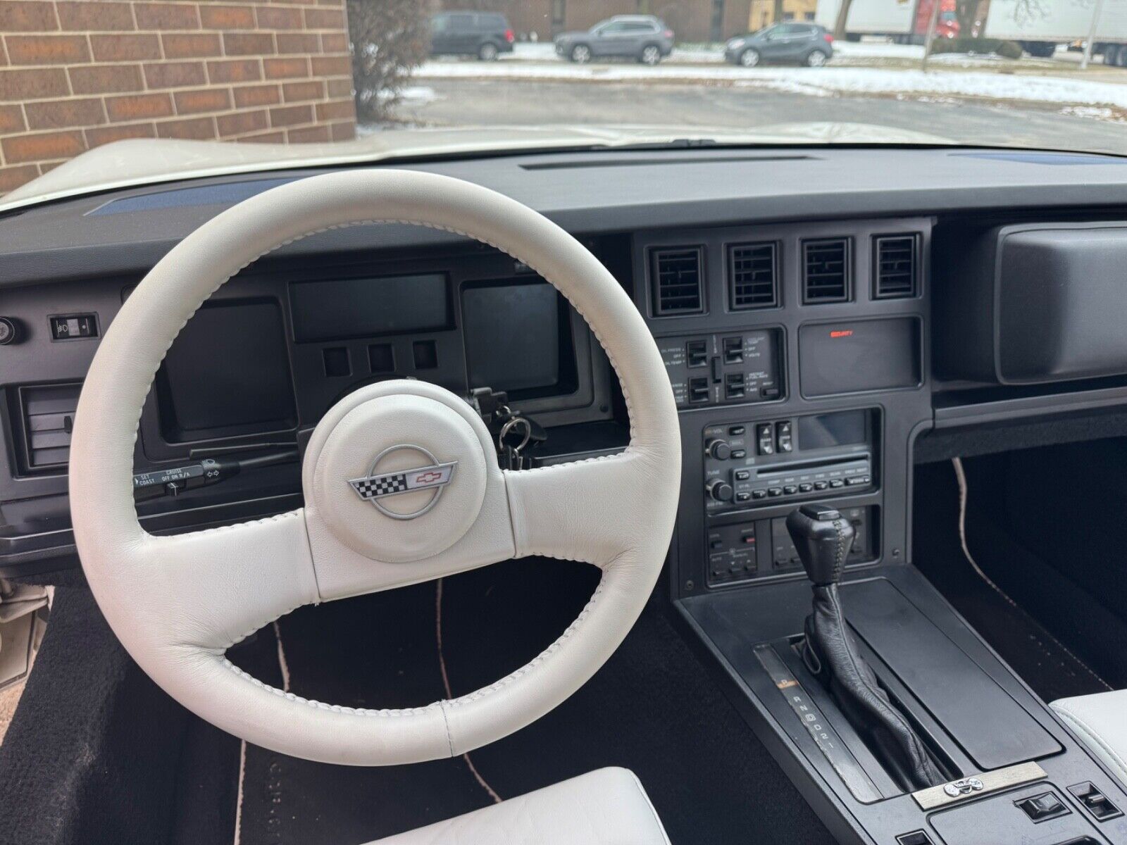 Chevrolet-Corvette-Coupe-1988-White-White-143459-22