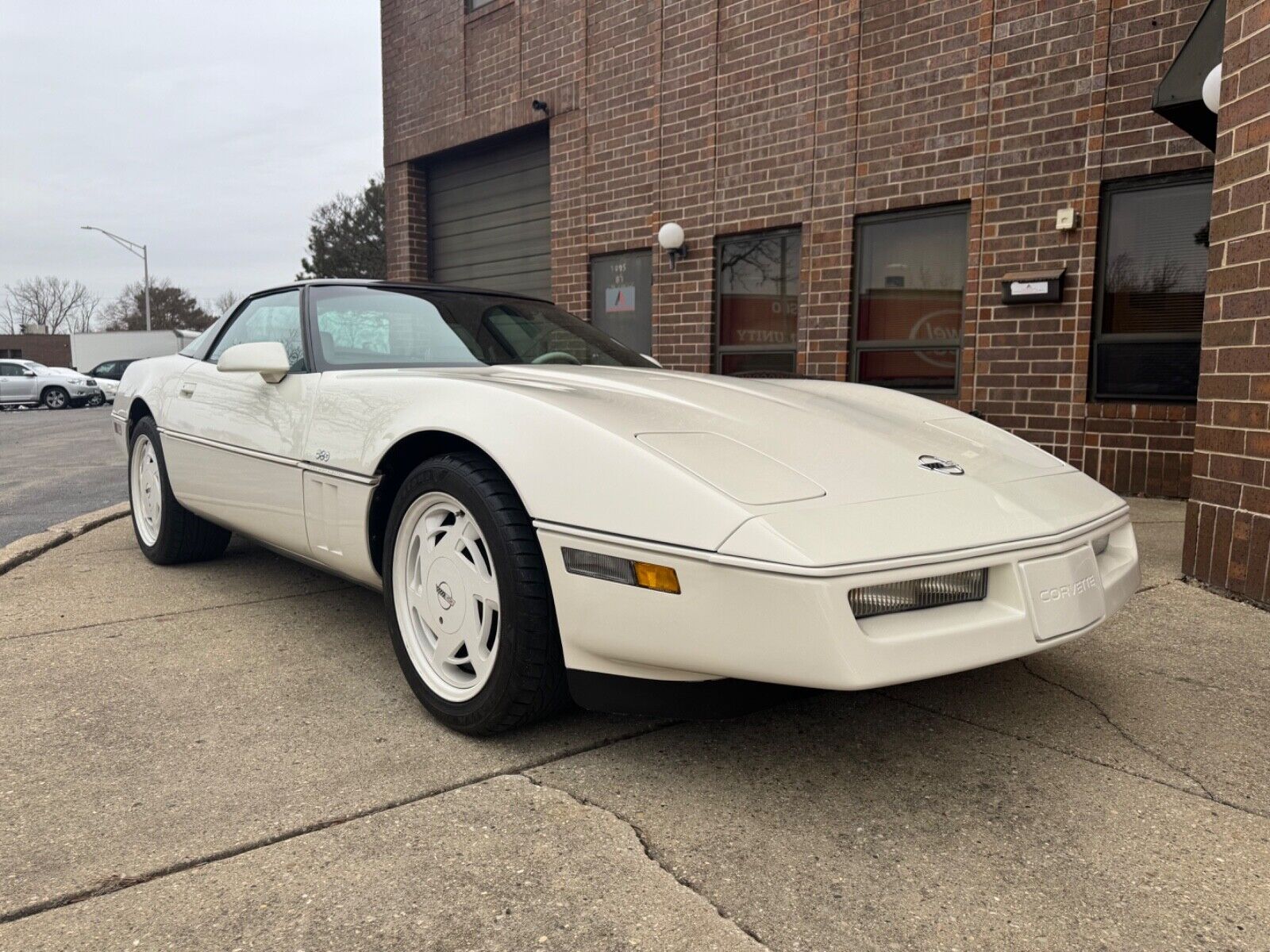 Chevrolet-Corvette-Coupe-1988-White-White-143459-5