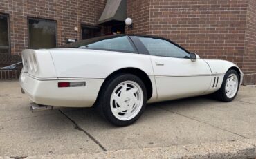 Chevrolet-Corvette-Coupe-1988-White-White-143459-8