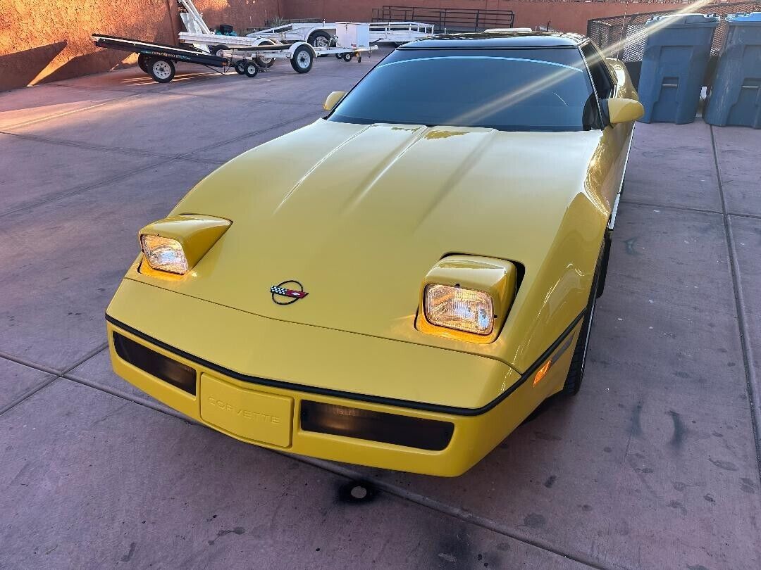 Chevrolet-Corvette-Coupe-1988-Yellow-Black-76122-11