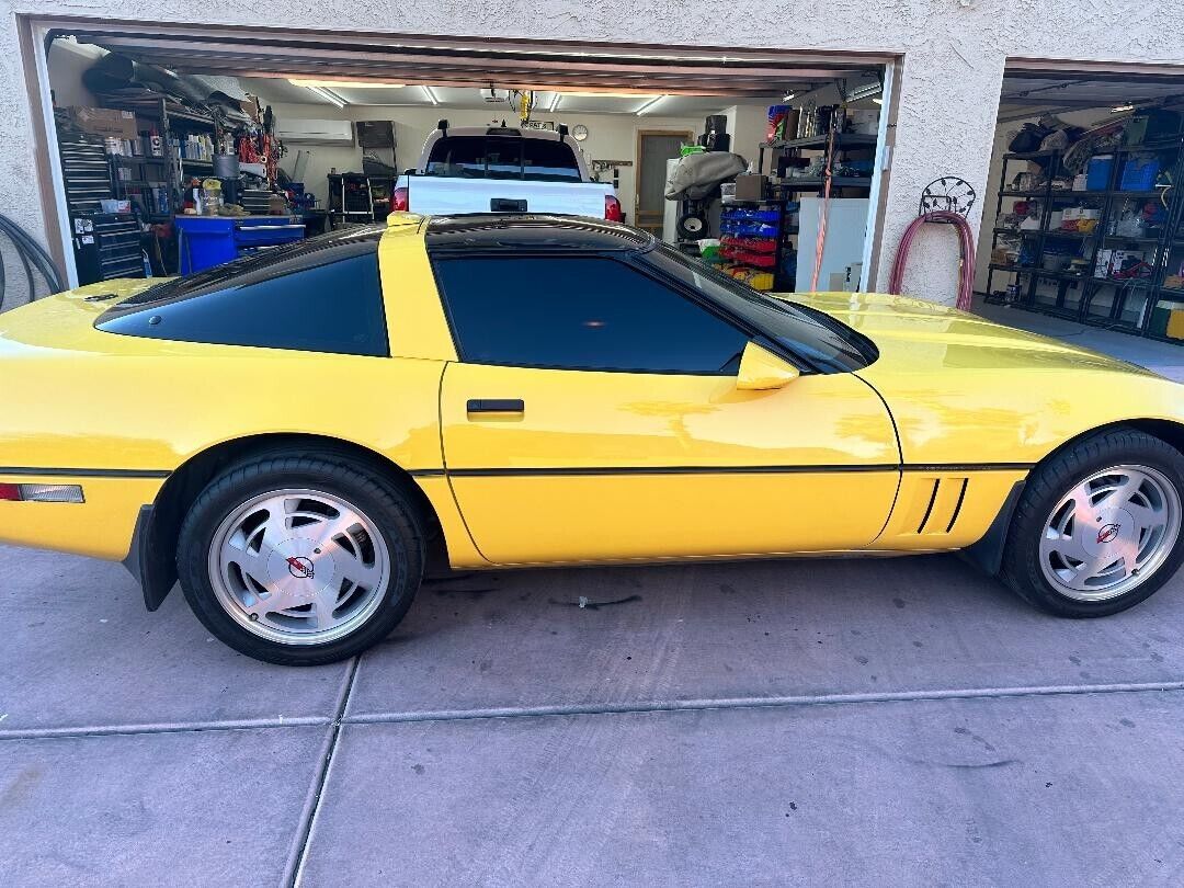 Chevrolet-Corvette-Coupe-1988-Yellow-Black-76122-14