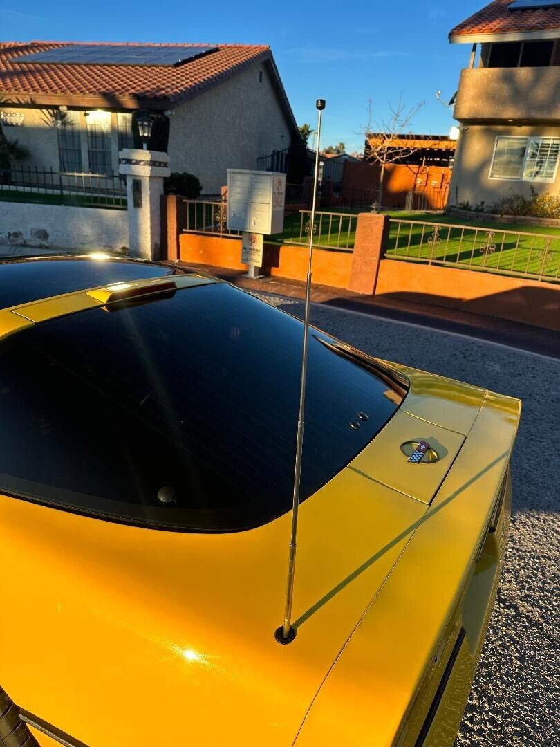 Chevrolet-Corvette-Coupe-1988-Yellow-Black-76122-8